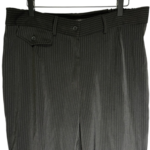 NWT Larry Levine Woman Stretch Pinstripe City Shorts Dress Up Going Out Size 20W - Picture 2 of 16